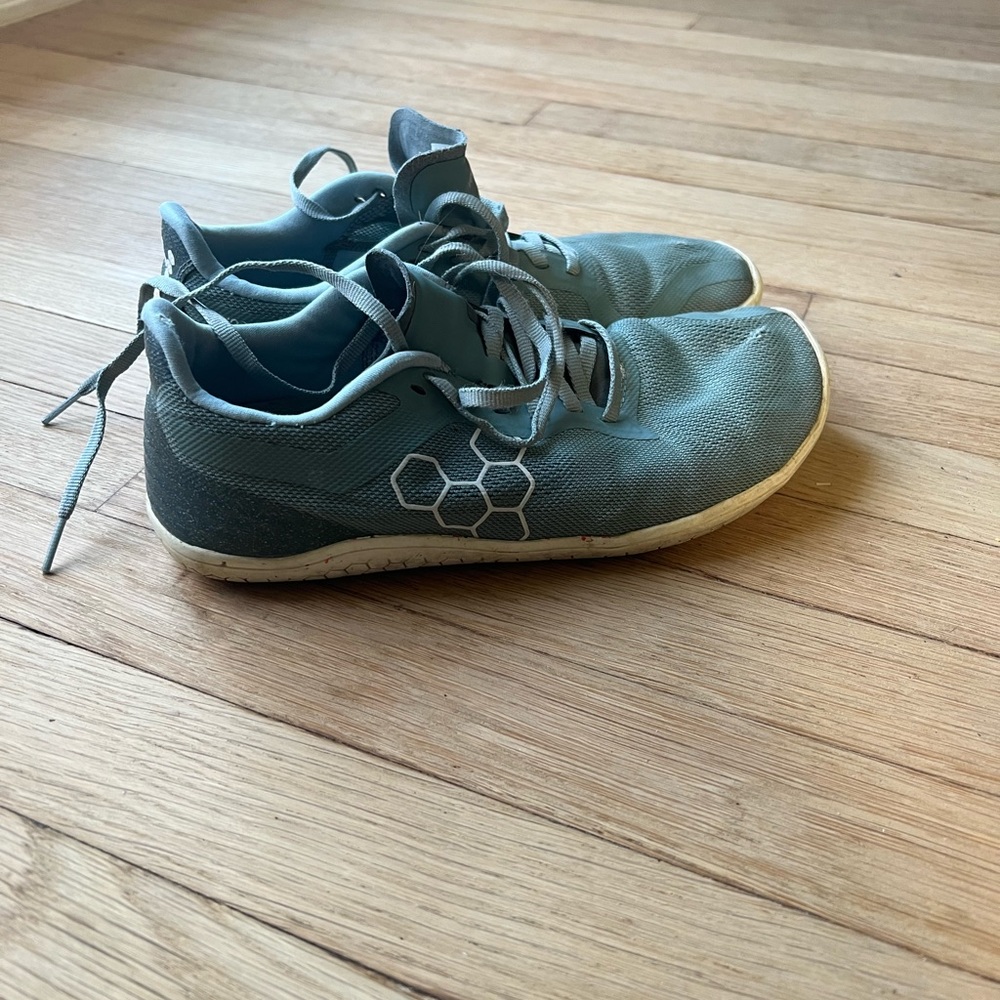 Vivobarefoot Geo Racer II Slate size 40 (men 7/women 9)